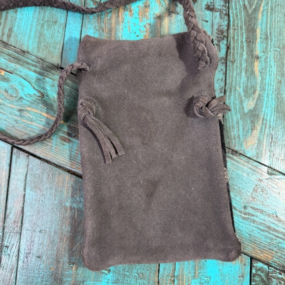 Manitobah Mukluks Suede Pouchette Shoulder Bag Crossbody Grey Aztec Wool - Picture 4 of 12